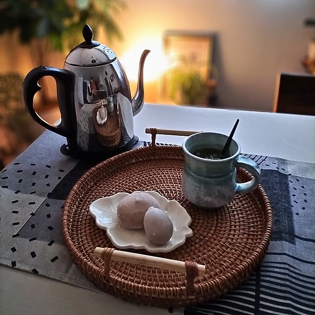 My Desk,ケトル,マグカップ,癒し,お家カフェ,テーブルランナー,テーブルコーディネート,暮らしを楽しむ,日々の暮らし,心地よい暮らし,ラッセルホブスケトル,間接照明のある暮らし coco0.84.の部屋