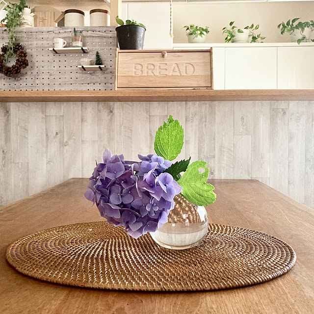 【RoomClipが選んだ厳選3選】「一輪挿し」がテーマの素敵な投稿実例