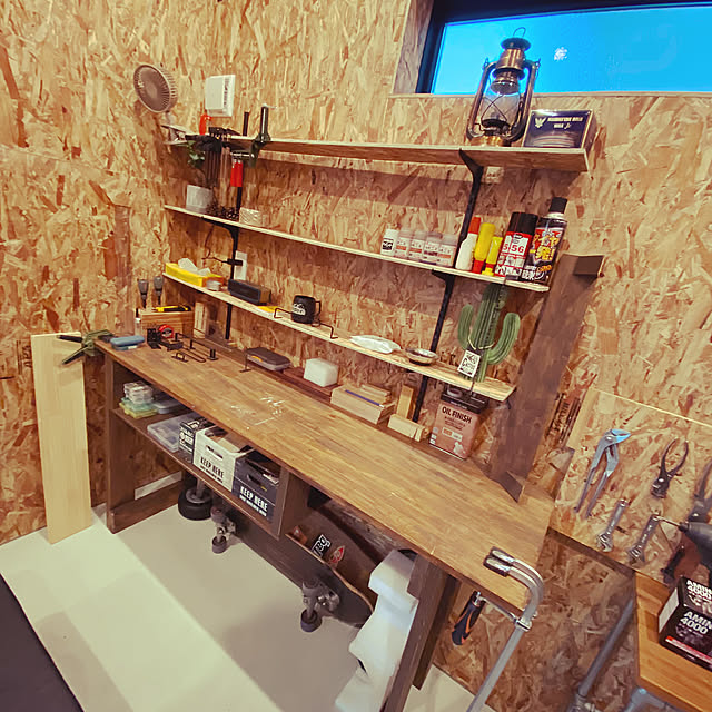 My Desk,デスク周り,観葉植物,DIY,インダストリアル,アメリカンヴィンテージ,ガレージDIY,OSB合板,可動棚,収納DIY,土間部屋,カラーシェルフ pfs550の部屋