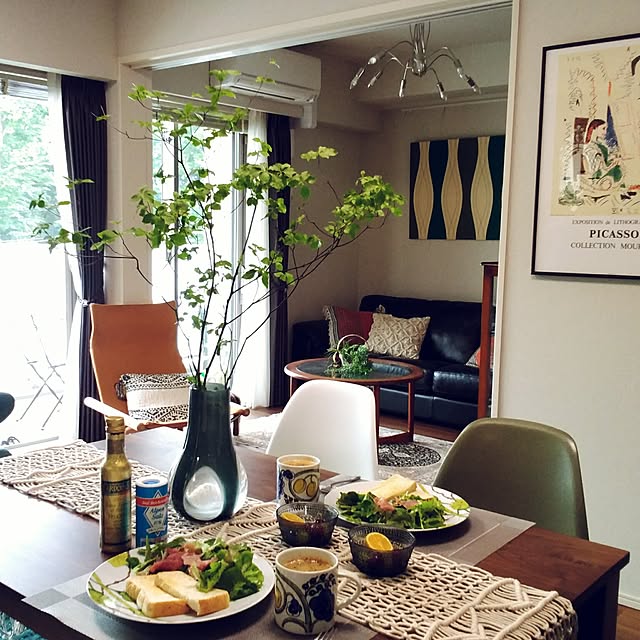 Lounge,植物,みどりある生活,マンション暮らし,マンションライフ,初夏,新緑,丁寧な生活,マクラメテーブルランナー,エアープランツ,イームズチェアー,ポスター,リトポスター,ピカソポスター,イッタラ,アラビア パラティッシ,マグカップ,簡単ブランチ,ブランチ,ドウダンツツジ ka0703angerの部屋