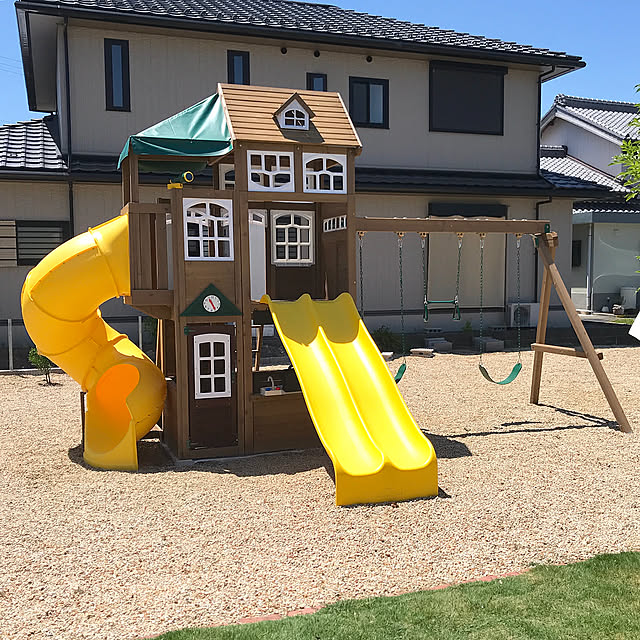 Entrance,誕生日プレゼント,芝生,砂利,庭,プレイハウス,ブランコ,滑り台,セダーサミット,Cedar Summit,COSTCO,コストコの遊具,大型遊具,コストコ,平屋,Happy Birthday,屋外遊具 manaの部屋