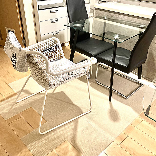 吸着マット,ダイニングテーブル＆チェア,IKEA,賃貸インテリア,猫と暮らす家,モノトーン,ニトリ,My Desk H.Tの部屋