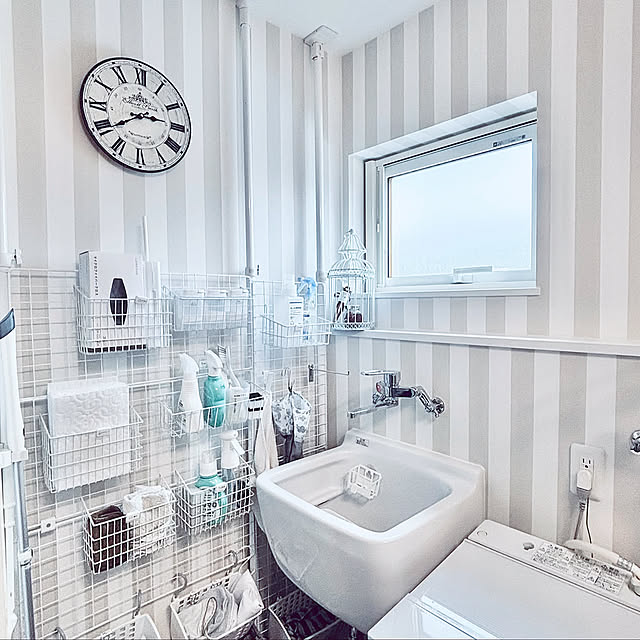 Bathroom,つっぱり棒,モノトーンインテリア,洗濯機周り,ランドリールーム,ストライプの壁紙 sallyの部屋