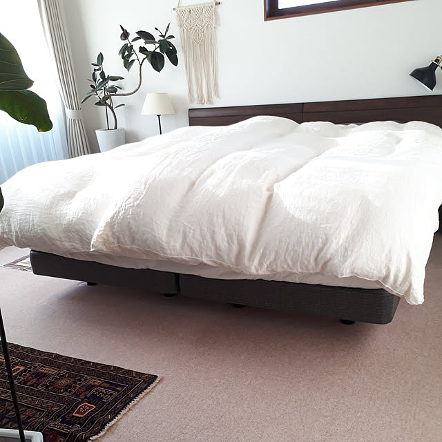 Bedroom,ベッドフレーム,観葉植物,寝室,ミックススタイル,シモンズ,マクラメタペストリー,絨毯,トライバルラグ,オールドラグ,2021.4.9 matthewの部屋