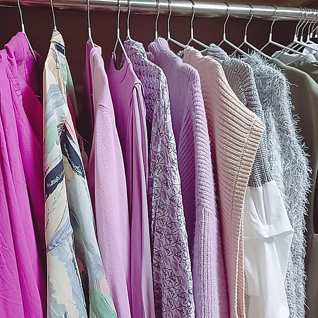 いつもいいねやコメントありがとう♡,RoomClipの出逢いに感謝⭐︎,年末整理クローク内,色のグラデで収納してます,整理収納アドバイザー1級,断捨離中♡,Bedroom cafe0415hの部屋