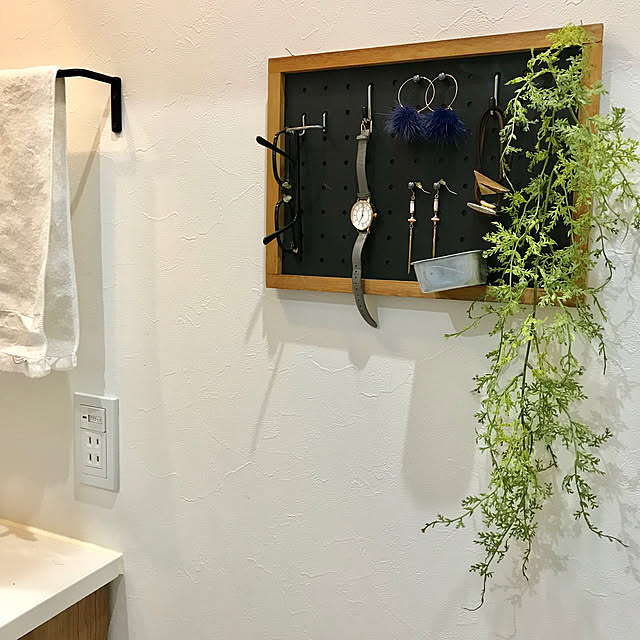 メガネ掛け,プチDIY,腕時計置き場,ピアス収納,セリア,有孔ボード,Bathroom kanの部屋