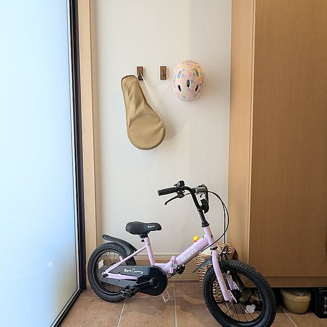 Entrance,無印良品,壁に付けられる家具,玄関土間,収納スペース,子どもと暮らす,見てくださってありがとうございます,外遊びグッズ収納,ヘルメット掛け,子どもの自転車 cochonの部屋