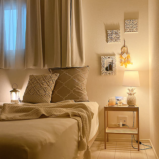 Bedroom,ランプ,ベッドルーム,ベッドサイド,サイドテーブル,アジア工房,スマートホーム,スマート家電,スマート照明,スマート電球,寝室インテリア,寝室,リラックス空間,建売住宅,フォローすごく嬉しいです♡,いいね、いつもありがとうございます♡,いつも見てくださって、感謝です♡,建売住宅でも自分らしく cotoriの部屋