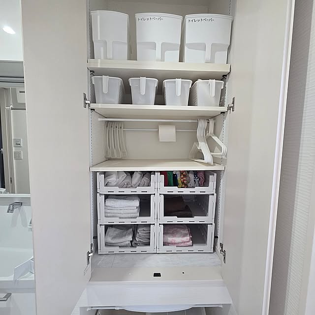 Bathroom,ランドリールーム,ランドリールーム収納,ランドリールーム 棚,取り出しやすく、戻しやすい収納,清潔感目指して,ラベルシール,タオル収納,突っ張り棒,突っ張り棒で収納,ハンガー収納,洗濯用品収納 maruの部屋