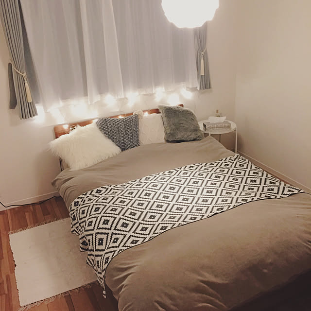 Bedroom,照明,IKEA,モノトーン,ベッドルーム,寝室,シンプル,気分転換,ベッドスロー,白がスキ♡,ホワイトインテリア,ホワイト系,クッションカバー,Francfranc,スロー aikaの部屋