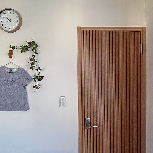 On Walls,DIY,マスキングテープ,壁紙屋本舗,扉リメイク,イージーウォールテープ,ミディアム,リブウッド,リメイクシート,RoomClip mag 掲載 kaerunoameriの部屋