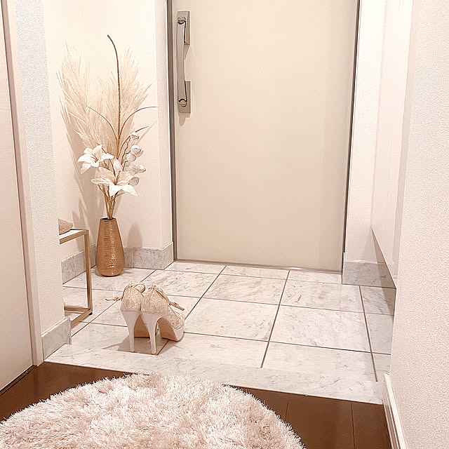 玄関,造花,ZARA HOME,高級感,ソープディスペンサー,大理石調の床,雑貨,一人暮らし,ブラウン×ホワイト,Francfranc,Franc Franc,ゴールドインテリア,ホテルライク,ホワイトインテリア,観葉植物,Entrance,賃貸マンション,賃貸,賃貸インテリア pannaroomの部屋