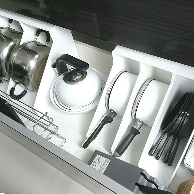 Kitchen,モノトーン,白黒,ホワイトインテリア,モノトーンインテリア,モノトーン収納,ニトリ,鍋収納,シンデレラフィット,シンプル mimi24の部屋