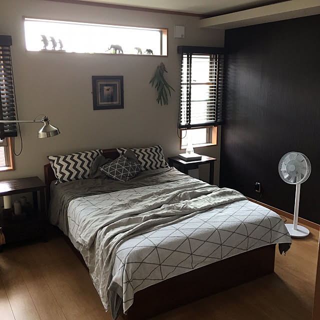 Bedroom,monosis,ダイソー,いなざうるす屋,アジアン×モノトーン,アジアンモダン,バルミューダ 扇風機,mon・o・tone,IKEA,扇風機,モノトーン,スッキリ,フェイクグリーン,モノトーンインテリア,模様替え,ポスターのある部屋,白黒グレー,無印良品,グレーが好き sacchi-Hana.の部屋