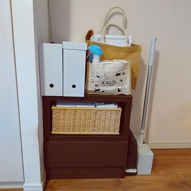 My Shelf,収納アイテム,無印良品,持続可能な整理整頓,ディノス,ねこ部,ねこのいる日常,猫トイレ,ペットシーツ,ペットシーツ収納,ジュートバッグ,重なるブリ材長方形ボックス,ポリプロピレンファイルボックス,ブラーバ,お掃除グッズ,カルディ,猫グッズ収納,イベント参加,ざっくり収納 brown-whiteの部屋