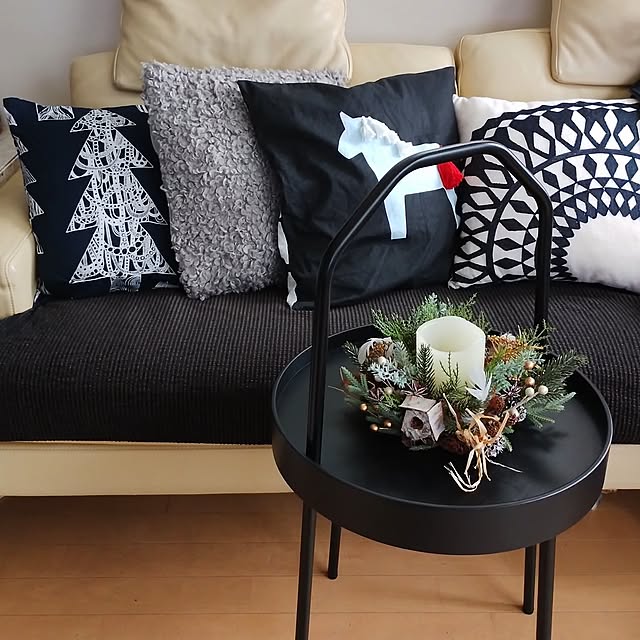 ハンドメイド,キャンドルホルダー,IKEAのクッションカバー,木の実,LEDキャンドル,クリスマス,フェイクグリーン,ニトリクッションカバー,鳥の羽根,marimekko クッションカバー,パールピック,全く同じものを再投稿してみる,1回目にいいねしてくれた方ゴメンなさい,Lounge jinの部屋