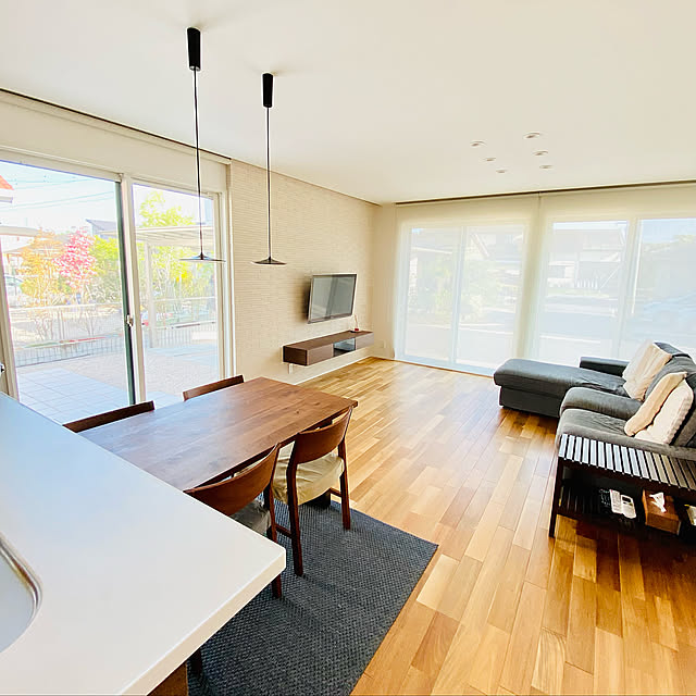 タイルデッキ,平屋暮らし,床暖房対応,無垢挽き板,エコカラット,平屋,アカシア,床材,床暖房,朝日ウッドテック,シーヴィク,アカシア床,フロートテレビボード,家事ラク,楽家事,家事楽,ラク家事,Lounge neneの部屋