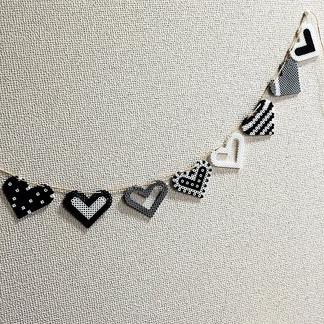 On Walls,ハンドメイド雑貨,ハンドメイド,ビーズ,ハートガーランド,ハート,アイロンビーズガーランド,アイロンビーズ,ガーランド,モノトーン annaの部屋