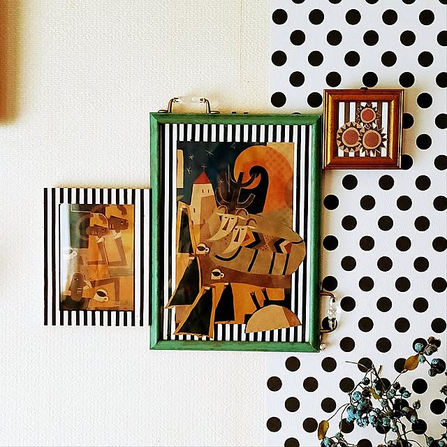 On Walls,春の模様替え,フォトフレームDIY,カルディ紙袋,ウォールデコレーション,ウォールディスプレイ,紙袋を額装,カルディの紙袋でどんだけ遊ぶ笑,カルディ伝説柄,スチームパンク風,コラージュ,フレームリメイク,ベタな企業ロゴ大好き,目下珈琲がマイブーム AllMeの部屋