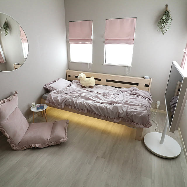 Bedroom,大人かわいい,スワッグドライ,ウォールミラー,レイアウトフリーテレビ,すのこベッド,ピンク×グレー,こども部屋,女の子の部屋,こども部屋&キッズスペース,ナチュラル,間接照明,北欧,シンプル,3COINS,テープライト,グレーインテリア,人感センサーライト,グレージュインテリア,グレージュ,グレージュクロス tomoccoの部屋
