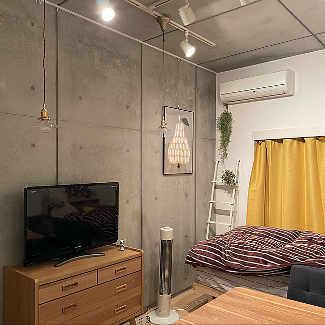 グラファイトヒーター,速暖ヒーター,山善,IKEA,ウニコベッドカバー,ソファーダイニング,ミルドシリーズ,isseiki,ガラスシェードのペンダントライト,冬の模様替え,娘部屋,ダーリンクレメンタイン ポスター,フェイクグリーンのある暮らし,賃貸マンション,クリスマスプレゼント,ひとり暮らし,洋梨のポスター,一人暮らし 賃貸,一人暮らしインテリア,フェイクグリーン,7.5畳一人暮し,北欧モダン,ラダー,一人暮らし女子,一人暮らしはじめました,グレーインテリア,コンクリート打ちっ放し,北欧インテリア,ひとり暮らし ワンルーム,ピクチャーレールディスプレイ,大人っぽく,ピクチャーレール,買ってよかったもの,アクセント,大型ポスター,賃貸でも楽しく♪,Overview megusanの部屋