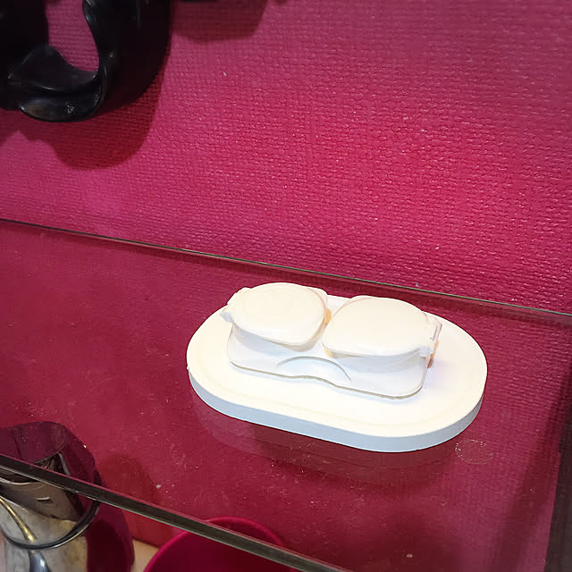 コンタクトケース置き,セリア,カラフルな壁,Bathroom riraの部屋