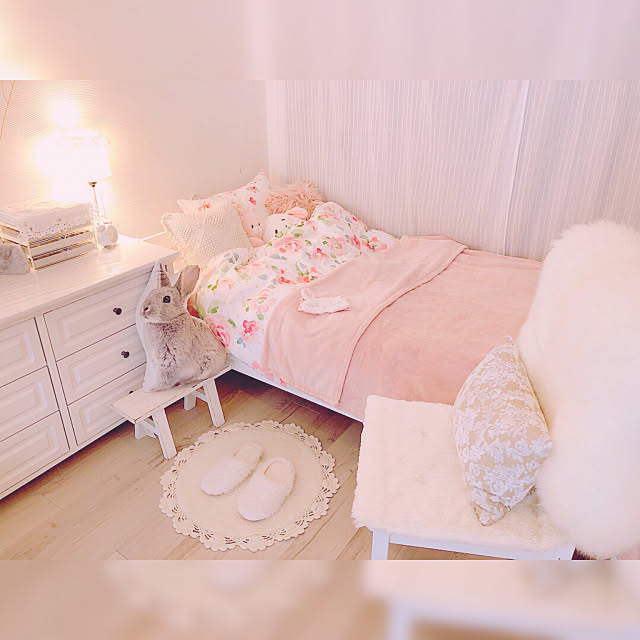 ニトリのアイテムで作る 寝室のカラー別コーディネート集 Roomclip Mag 暮らしとインテリアのwebマガジン