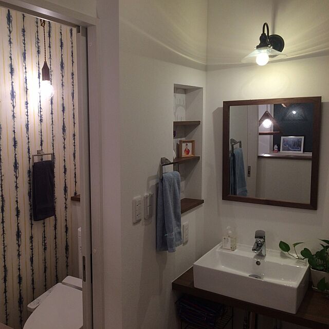 Bathroom,洗面台二階,LIXIL,ニトリの鏡,ベッセルタイプ,ニッチ棚,ペンダントランプ,照明 funapiiの部屋