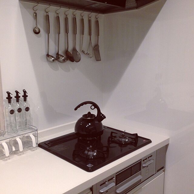 Kitchen,モノトーン,黒いやかん,コンロまわり asukaの部屋