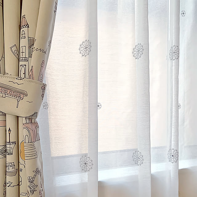 On Walls,スパンコール,刺繍,きらきら,小1女子,子供部屋,厚手もニトリ,既製品,ドイリー,レースカーテン,ニトリのカーテン,ニトリ,カーテン,こどもと暮らす,６歳娘と４歳息子,癒し,素敵な一日を♪,見てくださってありがとうございます♡,帰ったらすぐ宿題 ✌︎◡̈♡,窓辺,今日明日、授業参観で楽しみです♪ koko_hikaの部屋