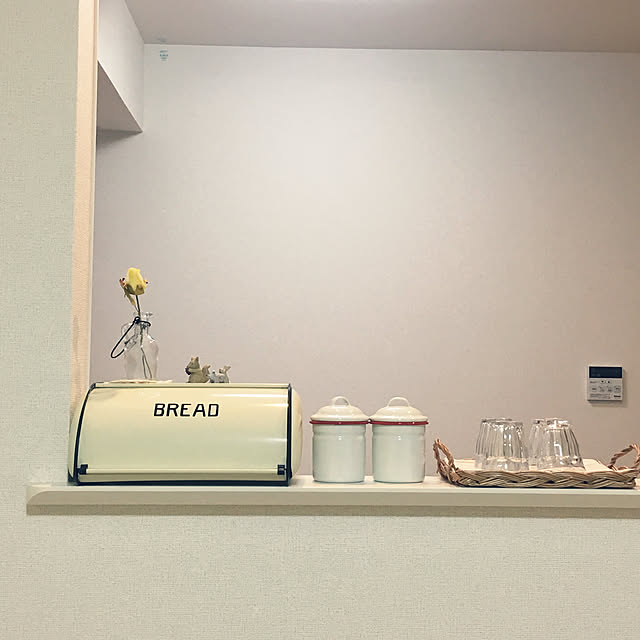Kitchen,ブレッド缶,salut!,ホーローキャニスター,キャニスター,ナチュラルキッチン,大東建託,賃貸,100均,一人暮らし,賃貸でも楽しく♪,ナチュラル,セリア,カウンターキッチン PENTAの部屋