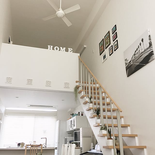 Overview,ロフト,リビング階段,西海岸,カリフォルニア,マンションリフォーム,コースタル CoastalLivgng_Osakaの部屋