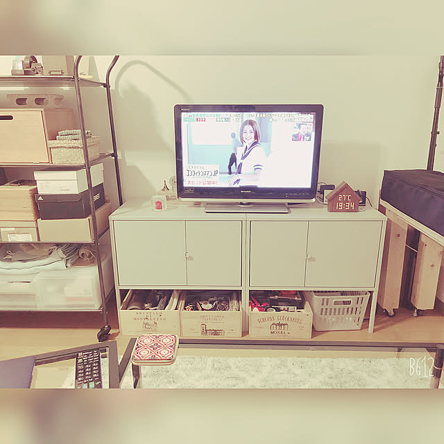 IKEA,一人暮らし,モノトーン,アイアン家具,スチールシェルフ,ガラステーブル,Lounge shihoの部屋