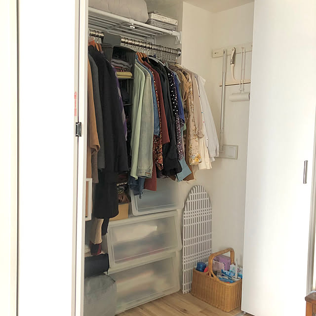 Bedroom,クローゼットの中,フローリングマット,ムダを減らす,合理的,収納がない部屋,掃除道具の収納,好きなものと暮らす,1LDK賃貸,1LDK,食器棚の中 oiseauxの部屋