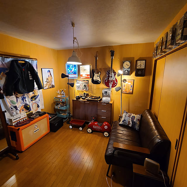 Overview,Gretsch,ファッション,SPAWN,間接照明のある暮らし,ごちゃごちゃ好き,ラジオフライヤー,グレッチテネシーローズ,ニトリ,フィギュア,グレッチ,音楽好き,オレンジアンプ,ビンテージ,間接照明,ごちうさ,遊び部屋,アニメ,音楽のある生活,趣味,遊び,音楽のある暮らし,アニメカーテン,ごちゃごちゃ,フェンダー,フェンダーUSA,Fender,FenderUSA,パンクドランカーズ,70年代,90年代,キッチンワゴン,レコード,レコードのある生活,レコードのある暮らし,キャビネット,デロンギ,デロンギコーヒーメーカー,DeLonghi,上坂すみれ,ソファー,カインズホーム,壁美人,模様替え,掛け時計,vintage,ポスター,ポスターのある部屋,ギター,ギターのある部屋,ギター壁掛け,壁紙,木目調壁紙,ION,配線隠し fuchan0930の部屋