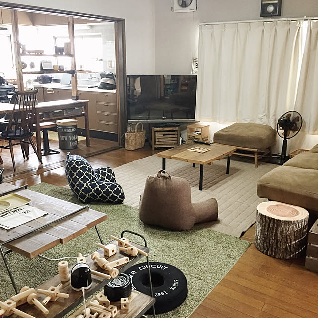 Lounge,座椅子,座椅子クッション,オークション,MoMonatural,ソファー,切り株クッション,ニトリ,簡単DIY,テーブル,カインズホーム chiriの部屋