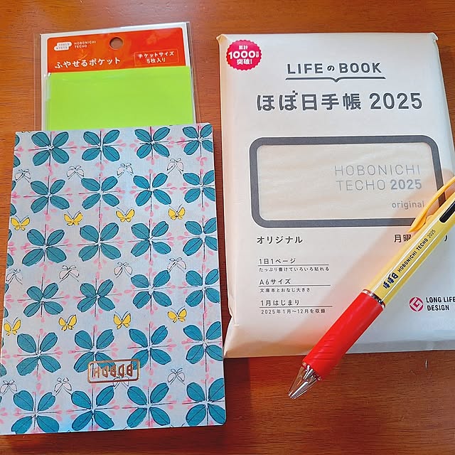 My Desk,ミナペルホネン,文房具,ボールペン,すっきり暮らす,暮らしの道具,お気に入り,ほぼ日手帳,ほぼ日手帳カバー,ほぼ日手帳オリジナル,MUUTO THE DOTS,手帳ライフ,スケジュール帳,わくわく,よく使う物,シリアルナンバーがいい並び amke_tの部屋