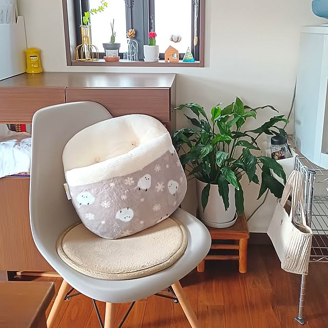 Overview,あったかグッズ,足ポカクッション,ニトリ,シマエナガ,こどものいる暮らし,こどもと暮らす。,男の子と暮らす。,ダイニング,ダイニングチェア,イームズチェア tomoの部屋