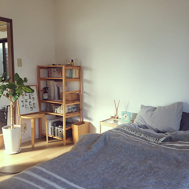 IKEA,一人暮らしインテリア,無印良品,一人暮らし,シンプルな暮らし,ポスターのある暮らし,賃貸,1DK,ひとり暮らし,賃貸インテリア,北欧、暮らしの道具店,シルケボー,観葉植物,パイン材ユニットシェルフ,収納,模様替え,Re:CENO,Bedroom halkokoの部屋