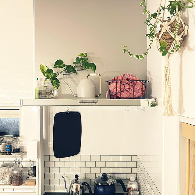 Kitchen,出しっぱなし収納,めんどくさがり,ズボラ,ワイヤーかご,ワイヤーバスケット,100均,エプロン,キッチン収納,収納,IKEA,じょうろ,ライトグレー,家事動線,家事時短,mag掲載ありがとうございます♡,2024.4.16 tanboの部屋