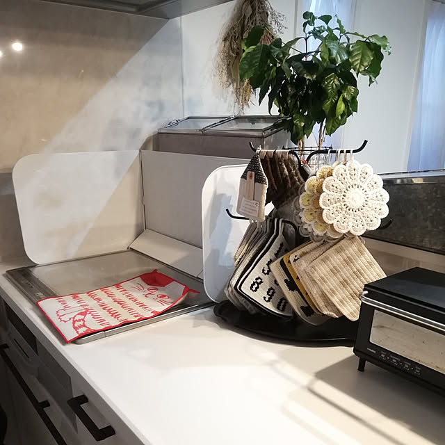 Kitchen,ごちゃ混ぜｲﾝﾃﾘｱの会,ホワイトroomにゴールドを加える,ホワイトroomにアンティークを加える,彩りを加える,ブリキBOX,コーヒーの木,collection,ポットマット,コースター,あみもの,お友達の素敵な作品,(っ`･ω･´)っﾌﾚｰｯ!ﾌﾚｰｯ! fumitanの部屋
