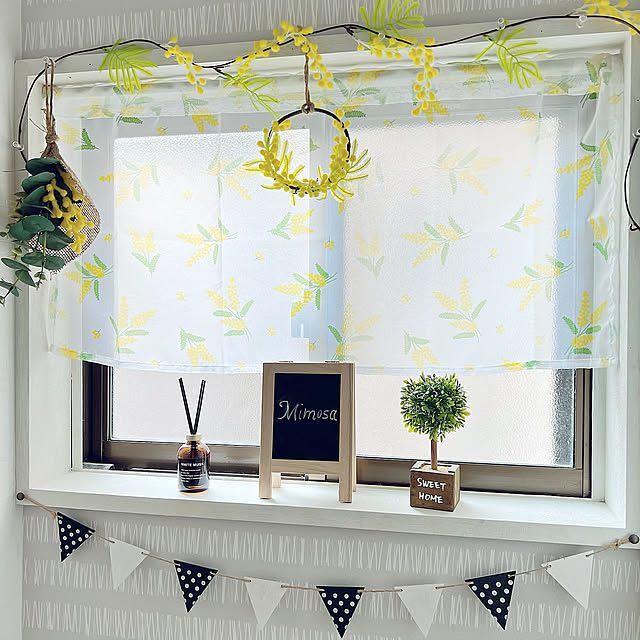 充実の品ぞろえでぴったりのものがみつかる♪セリアのカフェカーテン