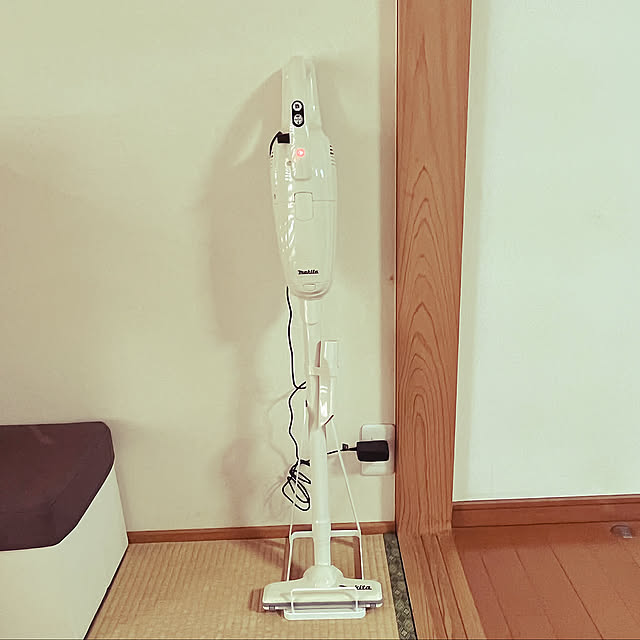 お手ごろ価格,コードレス掃除機,マキタ掃除機,いいね！ありがとうございます♪,いぬと暮らす,みなさんのを参考に‥,落ち着く空間作り,みなさんの素敵なお部屋憧れます,ナチュラル,春だね〜,100均,On Walls koufuuchanの部屋