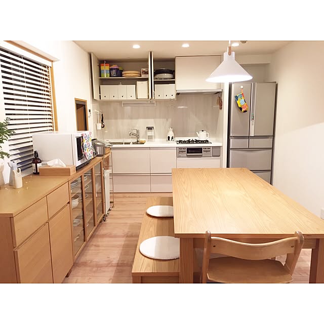 Kitchen,ダイニング,シンプルインテリア,シンプルライフ,丁寧な暮らし,北欧,無印良品,マンション,暮らし,こどもと暮らす,北欧ナチュラル,シンプルな暮らし,ナチュラル,シンプル,整理整頓,収納,片付け,マンション暮らし,ig→__nomugram__,アクタス,照明,冷蔵庫,ダイニングテーブル,アトリエランプ __nomugram__の部屋