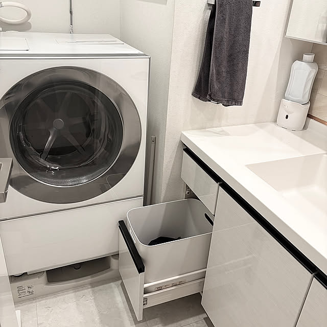 Bathroom,ミニマリスト,家事代行,洗濯機まわり,洗濯物,洗濯物干しスペース,洗濯機まわりの収納,洗濯,洗濯機,シンプル,白黒,ホテルライク,シンプリスト,ホテルライクな暮らし,物が少ない家,片付けやすく,物が少ない mujitanの部屋