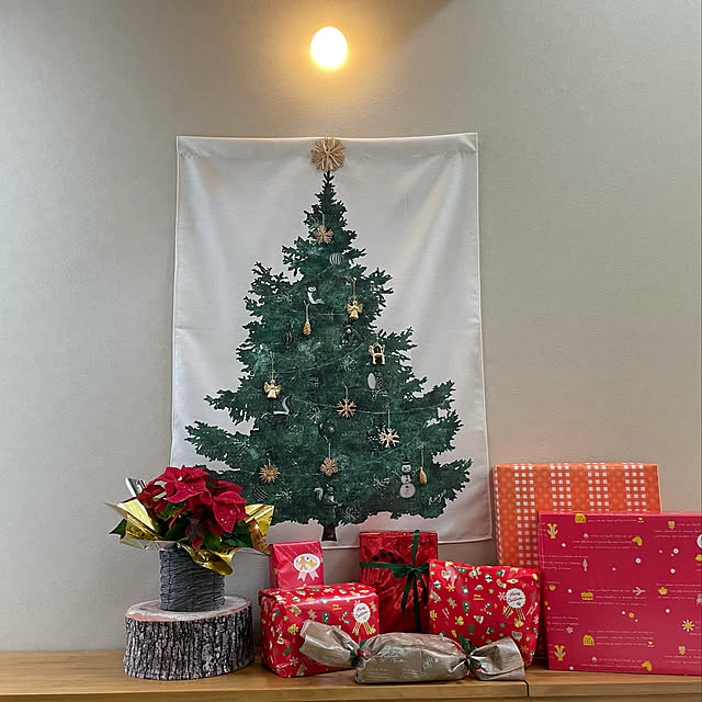 rugoo,ツリータペストリー,クリスマス,タペストリー,モニター商品,癒し,大人クリスマス,子どもに優しいツリータペストリー,シンプルツリー,和風の家,和風オーナメント,フォロワー100人♡感謝です,オーナメント,大人クリスマスツリー,リビング,ポインセチア,サンタさんからのプレゼント計画,子どものいる暮らし,On Walls yuriireeenの部屋