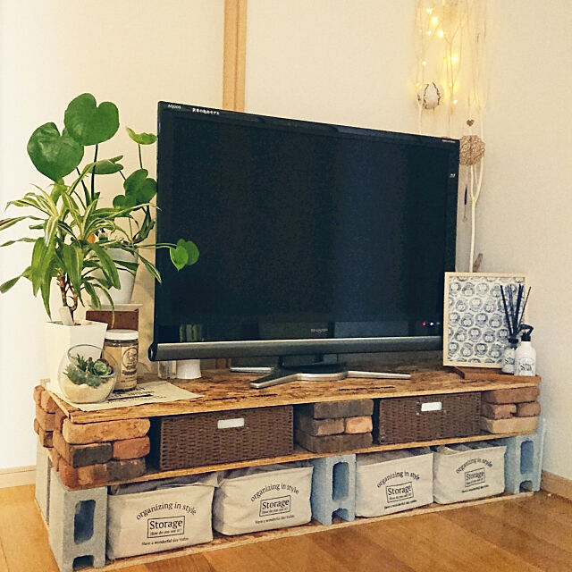 テレビボードは自分で作る 真似したくなるスタイル別diy Roomclip Mag 暮らしとインテリアのwebマガジン