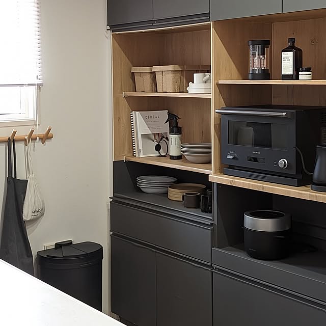 Kitchen,リメイク,リメイクシート,リメイクシート木目調,リメイク雑貨,キッチン収納,キッチン雑貨,BALMUDA,BALMUDA The Speaker,BALMUDA The Range,BALMUDA The Pot,家電,家電製品,家電は黒,家電棚,家電好き,自動開閉ゴミ箱,ゴミ箱,DIY,キッチンリメイク,キッチンリメイクシート,DIY棚,DIY女子,バルミューダ,バルミューダザレンジ,バルミューダのある暮らし,インテリア,時短家事,家事,時短家事アイテム,ダストボックス,ウォールフック,ディーツ,ディスプレイ,DIYのある暮らし,DIETZ,おしゃれな家電 wakagimi3の部屋