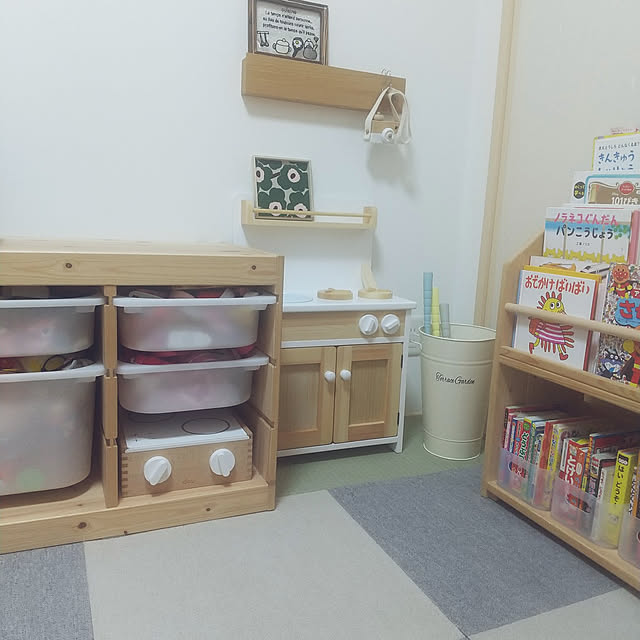 My Shelf,買ってよかった,すっきり暮らしたい,マンション暮らし,子供のいる暮らし,ダイソー,IKEA,ナチュラルインテリア,トロファスト,おもちゃ収納,ブリキのバケツ,剣,ピエニコティ,ピエニキッチン,絵本棚,ままごとキッチン,ニトリ,500円商品,細長いおもちゃ,北欧インテリア,無印良品 壁に付けられる家具,タイルカーペット Sakuraの部屋