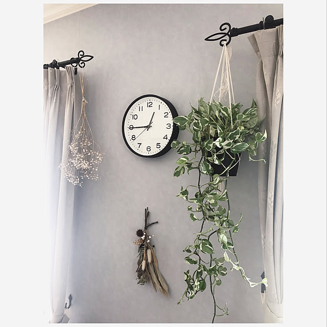 無印良品,壁掛け時計,ポトス,観葉植物のある暮らし,観葉植物,マイホーム,暮らし,シンプルインテリア,Instagram→m.petit.e,インテリア,ドライフラワー,植物のある暮らし,On Walls,アクセントクロス mi..Eの部屋